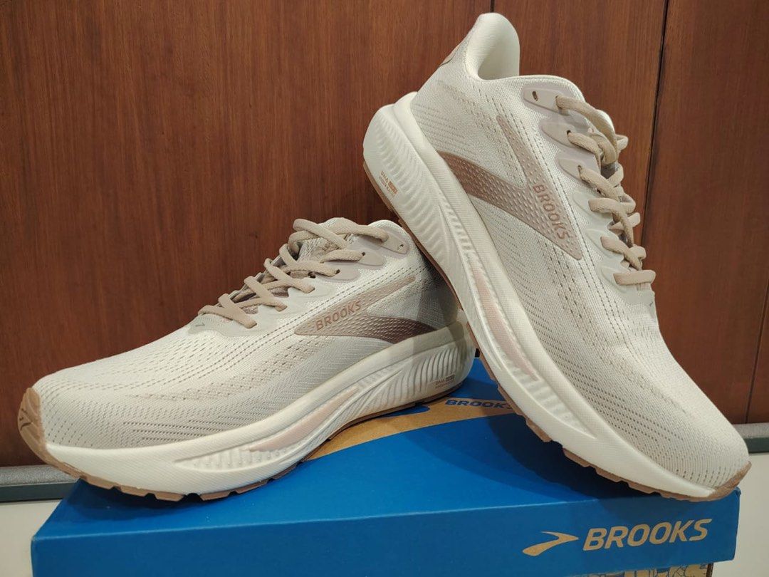 Brooks Ghost (Category: Casual shoes) located in Ayer Keroh. Submitted by coolfalcon.112450 (Listing ID 1453544884, Image 1). Description: What you see what you get.