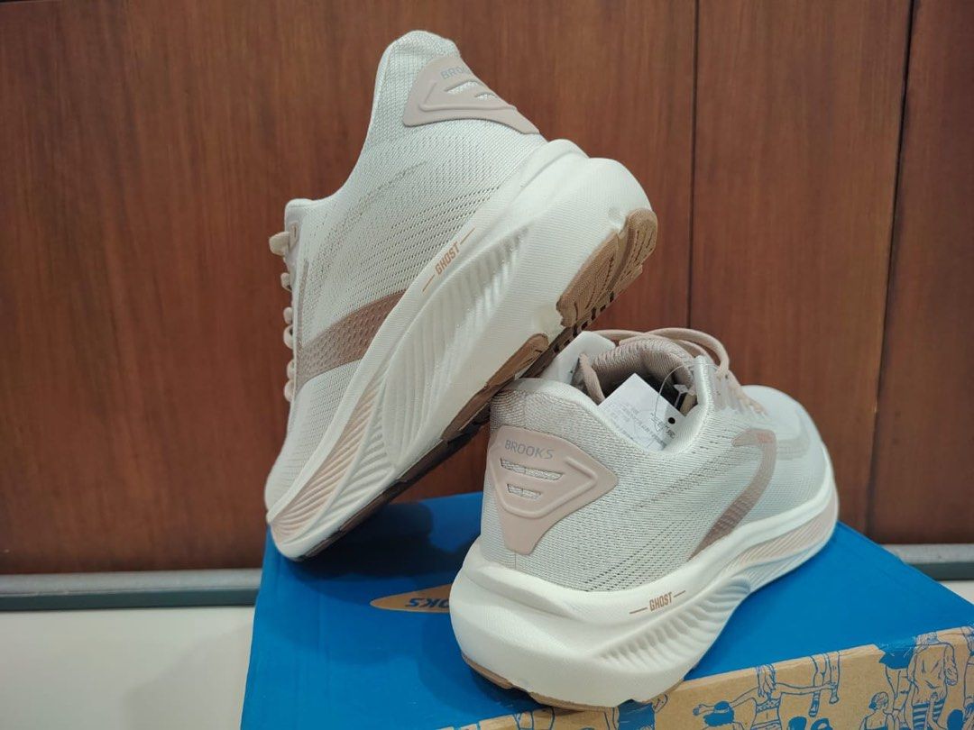 Brooks Ghost (Category: Casual shoes) located in Ayer Keroh. Submitted by coolfalcon.112450 (Listing ID 1453544884, Image 2). Description: What you see what you get.