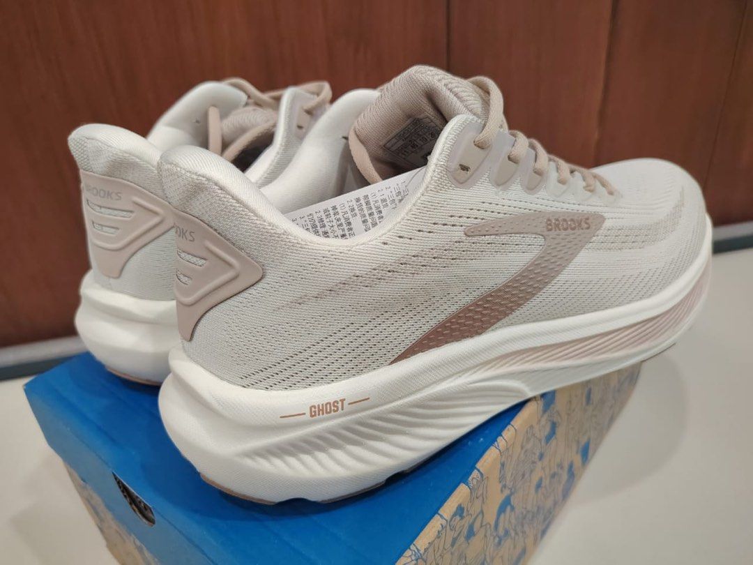 Brooks Ghost (Category: Casual shoes) located in Ayer Keroh. Submitted by coolfalcon.112450 (Listing ID 1453544884, Image 3). Description: What you see what you get.