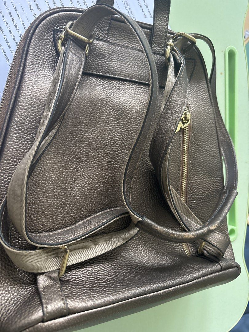 brown backpack (Category: Bags & Wallets) located in Singapore. Submitted by kewpiem8y0 (Listing ID 1453480169, Image 2). Description: .