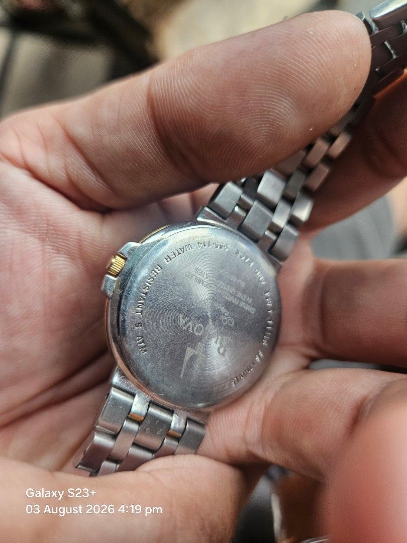 Bulove two toned medium watch (Category: Luxury Watches) located in Alegria. Submitted by watchmefor (Listing ID 1453527237, Image 2). Description: bulova two toned quartz medium size dm.