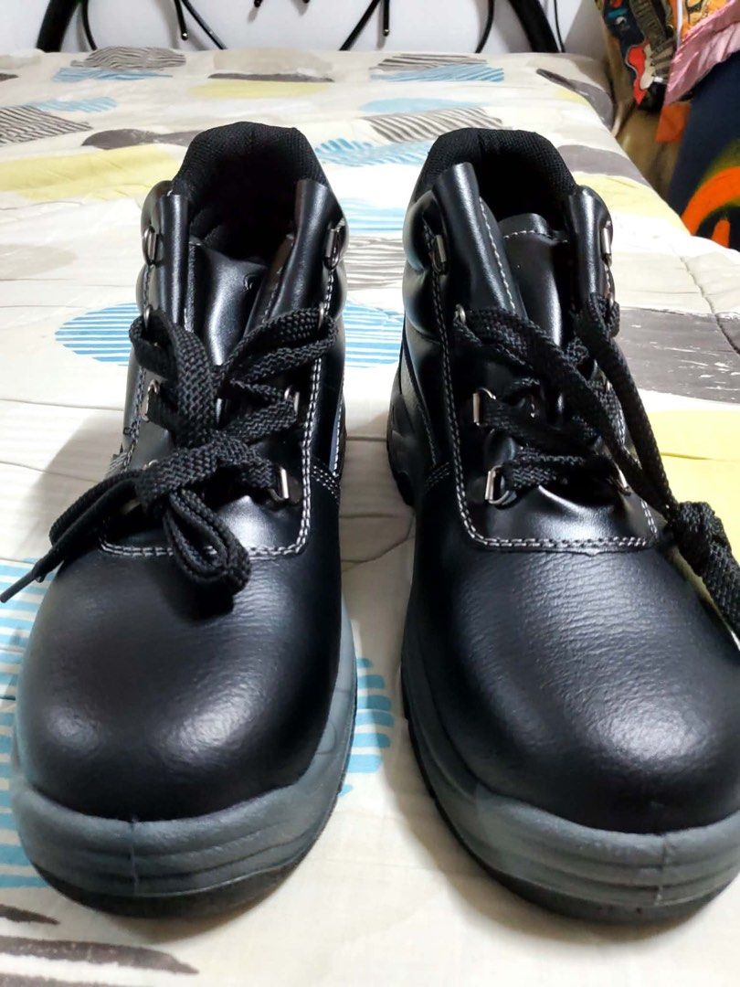 Camel Safety Work Boots Size 41 & Navy Jacket (Category: Boots) located in Manila. Submitted by maria200918 (Listing ID 1453515042, Image 1). Description: For sale: Camel safety work boots (Size 41, slip/oil resistant) and a navy blue hooded jacket (zipper/velcro closure)set only..