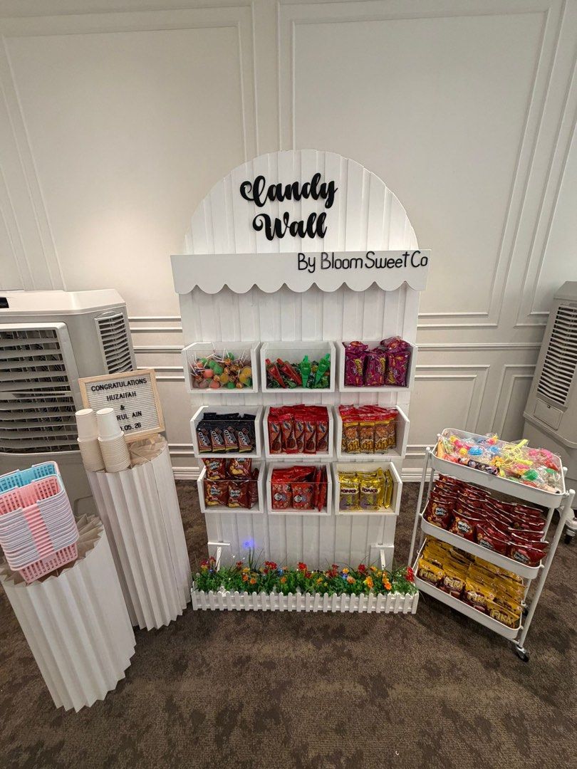 Candywall corner (Category: Occasions & Party Supplies) located in Singapore. Submitted by classydulang (Listing ID 1453485752, Image 2). Description: See picture & dm for more info. Thanks.