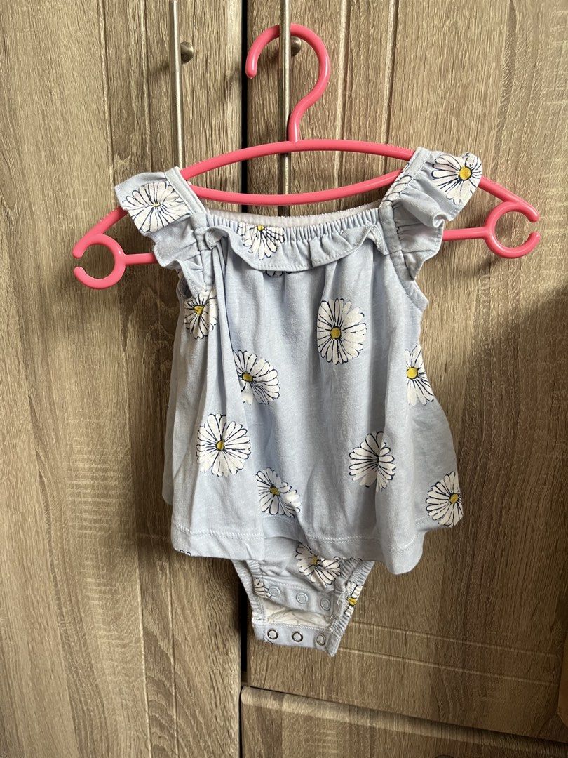 CARTERS ROMPER (Category: Babies & Kids Fashion) located in Makati City. Submitted by mooning06 (Listing ID 1453561708, Image 1). Description: LIKE NEW.