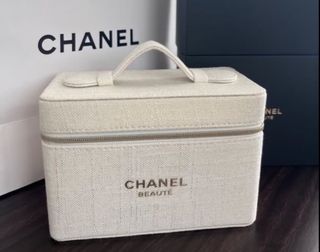 (Category: ) located in . Submitted by urfavluxuryshop (Listing ID 1453551473, Image 1). Description: .