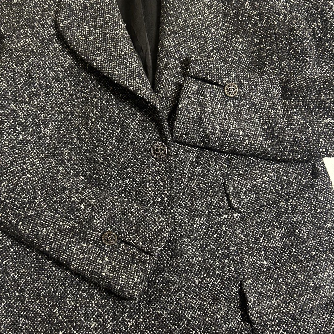 Chanel black and white speckled tweed jacket (Category: Luxury Apparel) located in Cebu City. Submitted by streetguruthrift (Listing ID 1453617645, Image 3). Description: Chanel black and white speckled tweed jacket -This single-breasted classic blazer features a notched lapel, structured shoulders, functional lower flap pockets, and a signature interlocking CC logo button at the front closure. The interior is finished with a luxury silk lining a