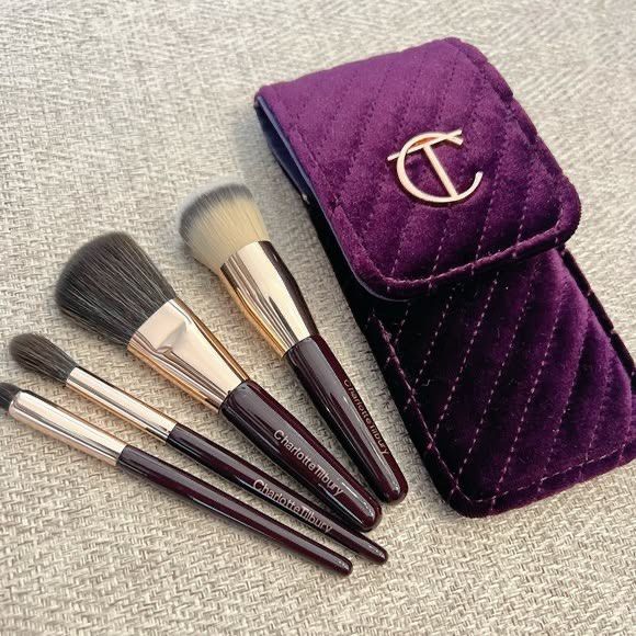 Charlotte Tilbury Makeup Brush Set (Category: Makeup) located in Makati City. Submitted by preicosmetics (Listing ID 1453511491, Image 1). Description: .
