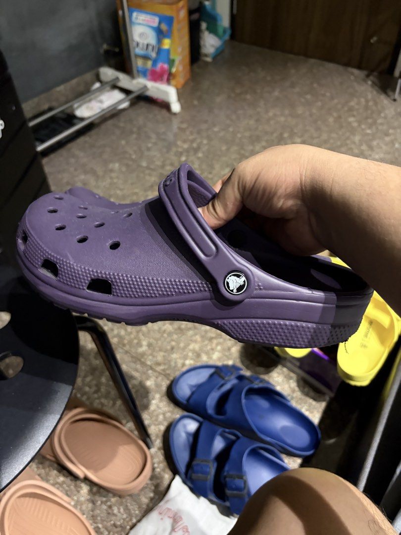 Clogs (Category: Flipflops and Slides) located in Singapore. Submitted by mab0529 (Listing ID 1453439139, Image 3). Description: Crocs -35 World balance (new) -30.