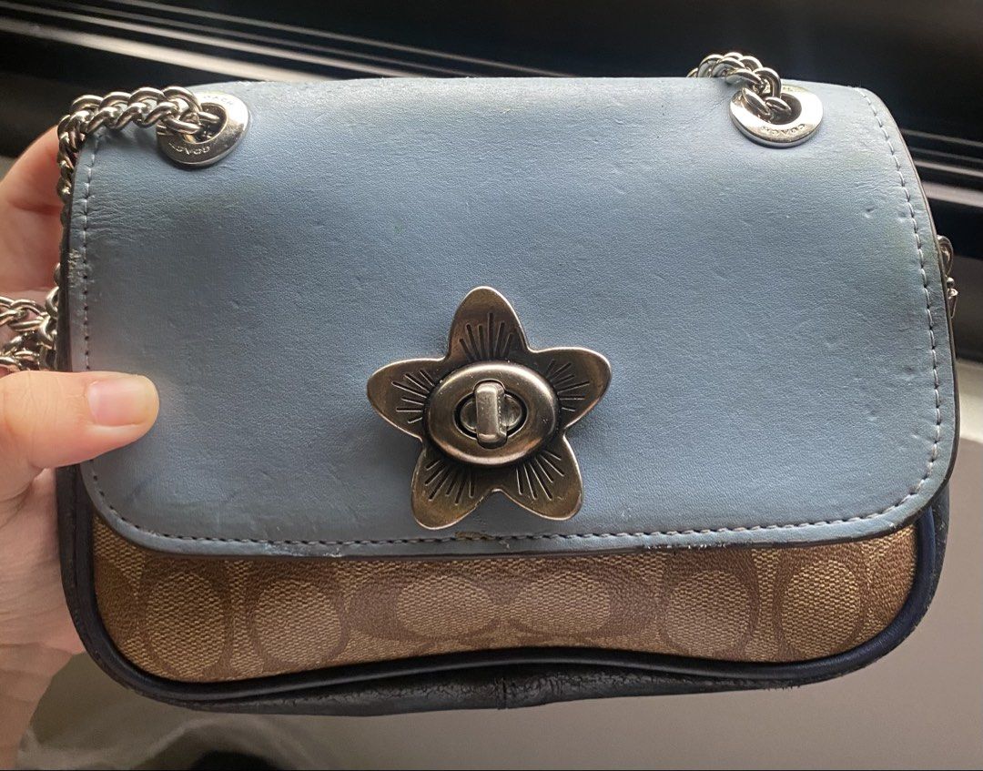 Coach Flower Turnlock Snake Print Sling bag (Category: Luxury Bags & Wallets) located in Manila. Submitted by eunoia67 (Listing ID 1449320342, Image 2). Description: - Coach shoulder bag - Signature print with light blue flap - Cute flower turnlock closure - Chain strap - Has flaws!!.