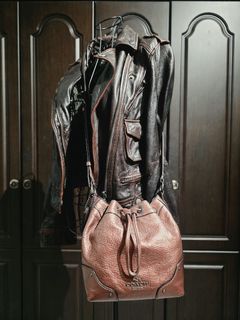 (Category: ) located in . Submitted by fine_closet83 (Listing ID 1453586709, Image 1). Description: .