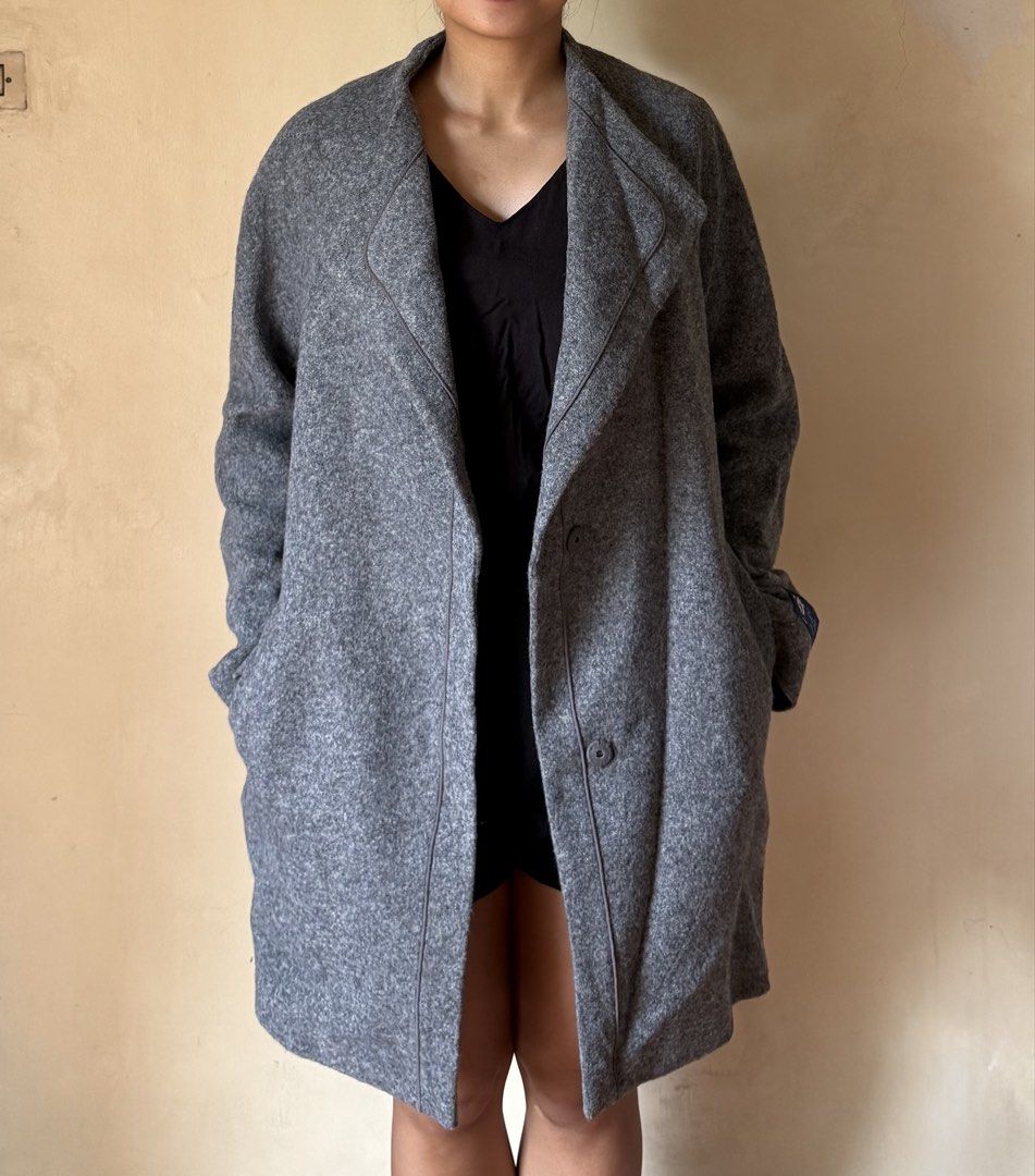 COATSMNL Winter Autumn Coat (Category: Coats, Jackets and Outerwear) located in Caloocan City. Submitted by _declutterbym (Listing ID 1446108333, Image 3). Description: - Gray. - Never been used since bought. - Fits small to medium.
