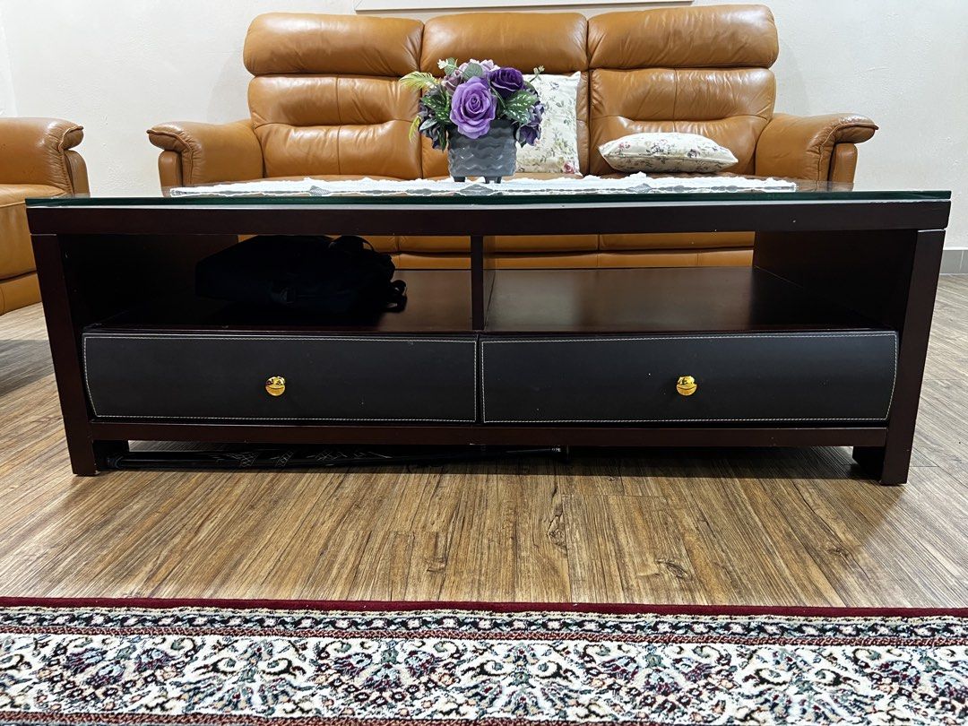 Coffee Table (Category: Tables & Sets) located in Singapore. Submitted by el_zako (Listing ID 1453575655, Image 1). Description: W130 H44 D70.