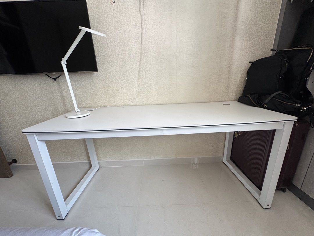 Computer Study working desk (Category: Tables & Sets) located in Singapore. Submitted by allmart (Listing ID 1453477115, Image 1). Description: Does not include the lamp. It just for showcase Dimensions 160cm x 60cm x 73cm L = 160cm W = 60cm H = 73cm Only self pick up.