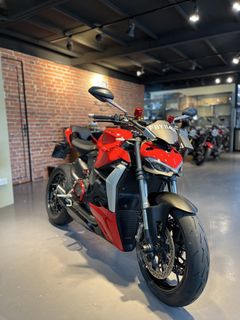 (Category: ) located in . Submitted by Premium.Moto (Listing ID 1453544460, Image 1). Description: .