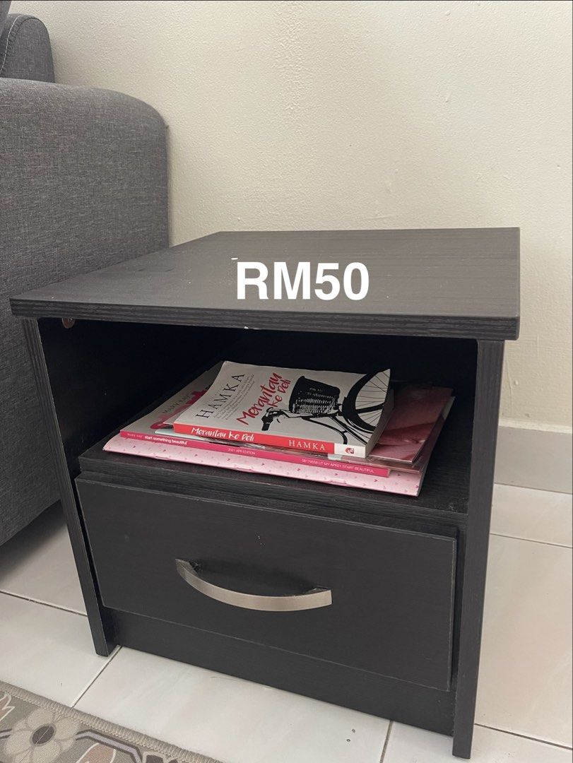 Console table (Category: Shelves, Cabinets & Racks) located in Kuala Lumpur. Submitted by mizsapril_460 (Listing ID 1453112250, Image 2). Description: 📍Jualan pindah rumah - Barang COD Barang ambil sendiri - Tiada pengangkutan disediakan Location - PRESINT 16, PUTRAJAYA.