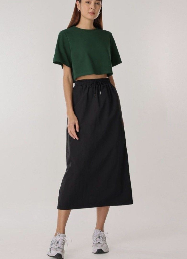 Cora Boxy Basic Crop Tee (Category: Shirts) located in Singapore. Submitted by apparelspace.co (Listing ID 1453558772, Image 1). Description: BNWT.