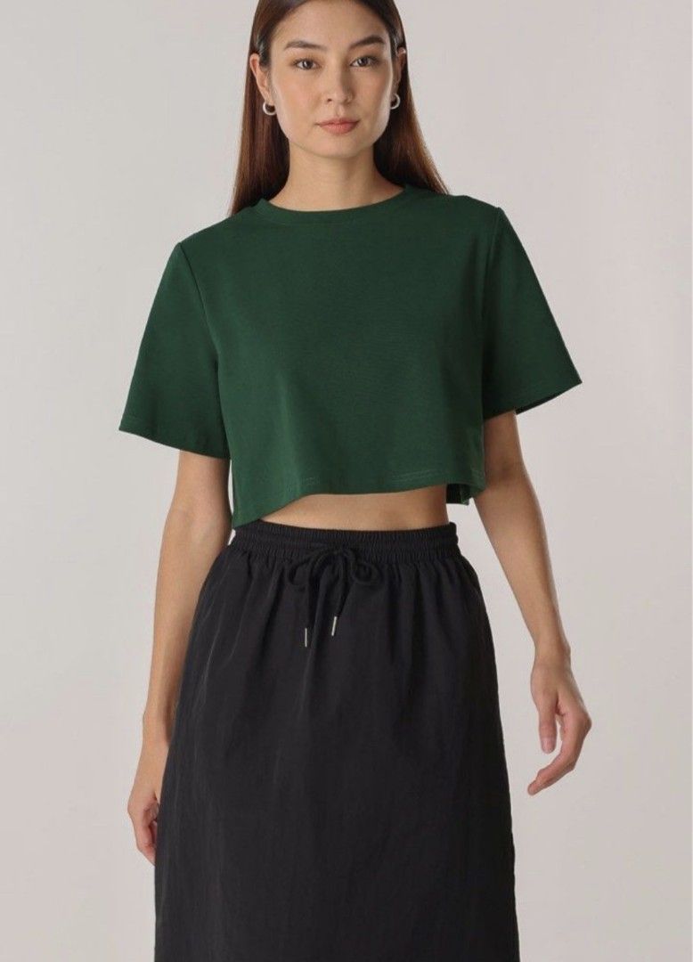Cora Boxy Basic Crop Tee (Category: Shirts) located in Singapore. Submitted by apparelspace.co (Listing ID 1453558772, Image 2). Description: BNWT.