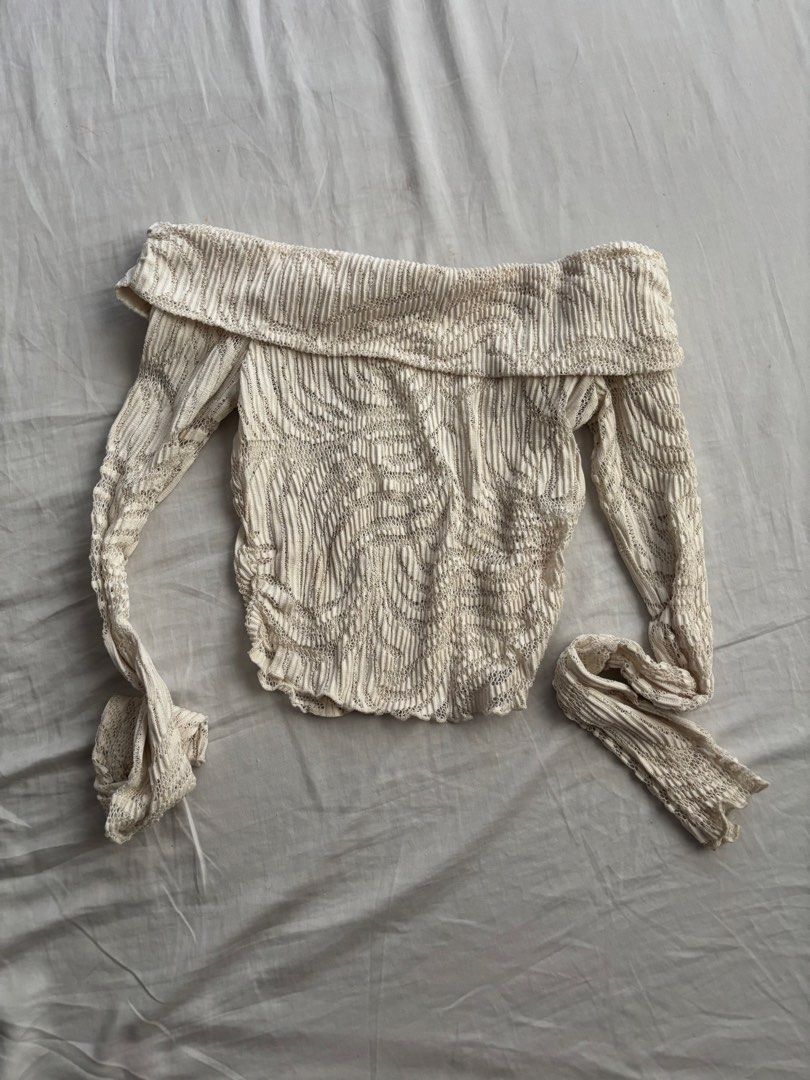 Cream Off-Shoulder Smocked Long Sleeve Top (Category: Longsleeves) located in Manila. Submitted by squid72 (Listing ID 1453608979, Image 1). Description: - Cream White off-shoulder top - Unique smocked texture all over - Long, flared sleeves - Stretchy and comfortable fabric - Versatile for dressing up or down Fits XS-S MOP: Gcash/bank transfer MOD: grab/lalamove (shouldered by customer) .