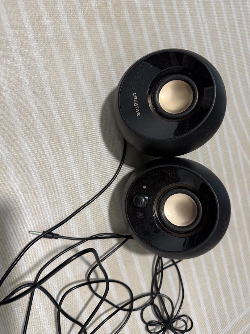 Creative pebble (Category: Soundbars, Speakers & Amplifiers) located in Singapore. Submitted by junnncat (Listing ID 1453529671, Image 1). Description: Bought in feb 2026. Self collect only Parc clematis.