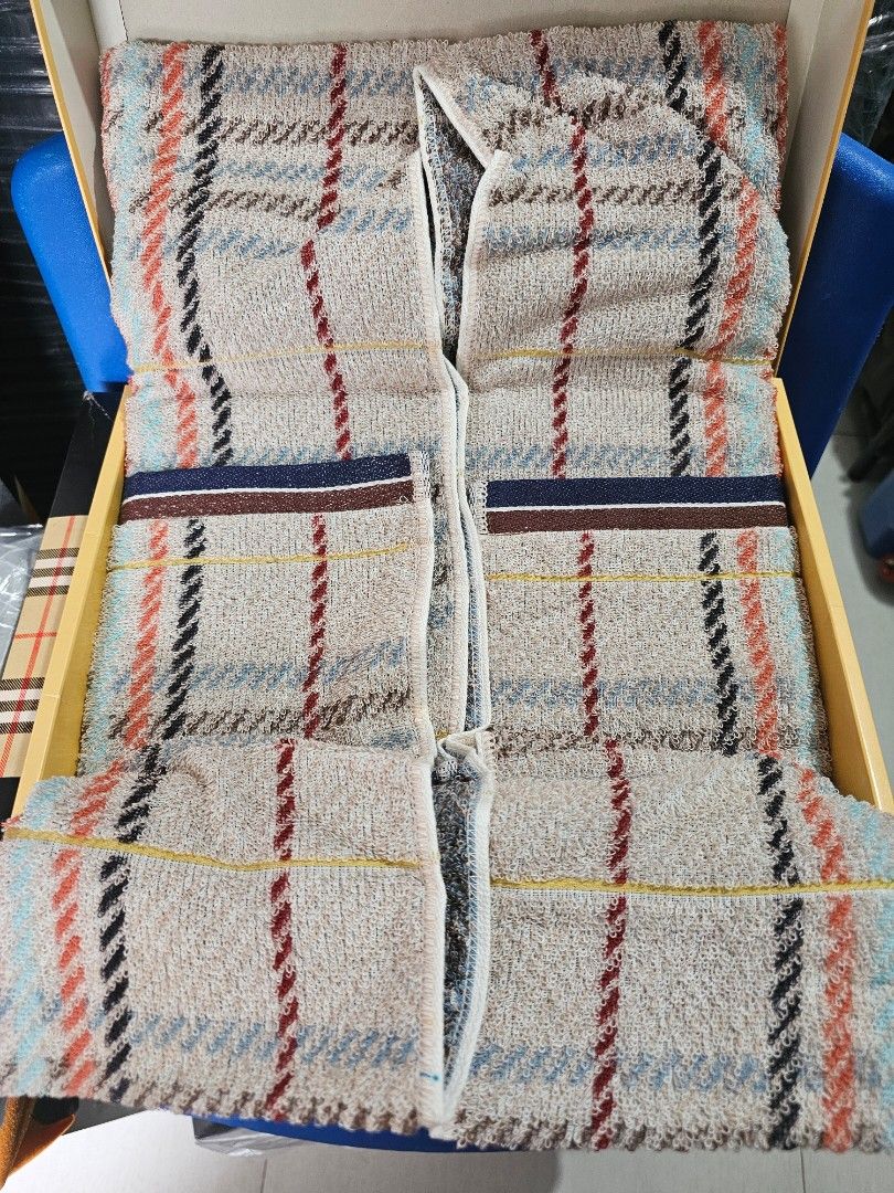 SALE❗️DAKS Bath Towel (Category: Bedding & Towels) located in Quezon City. Submitted by senyoramaria (Listing ID 1453500339, Image 3). Description: DAKS Bath Towel Php850❗️.