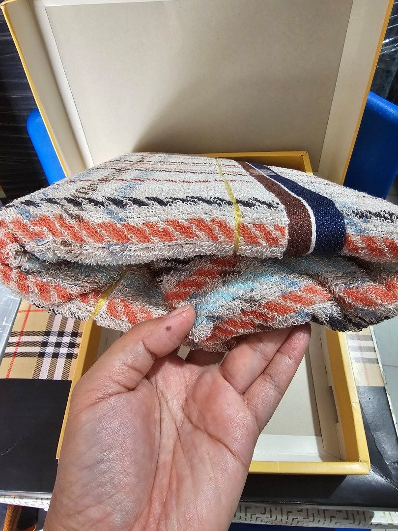 SALE❗️DAKS Bath Towel (Category: Bedding & Towels) located in Quezon City. Submitted by senyoramaria (Listing ID 1453500339, Image 2). Description: DAKS Bath Towel Php850❗️.