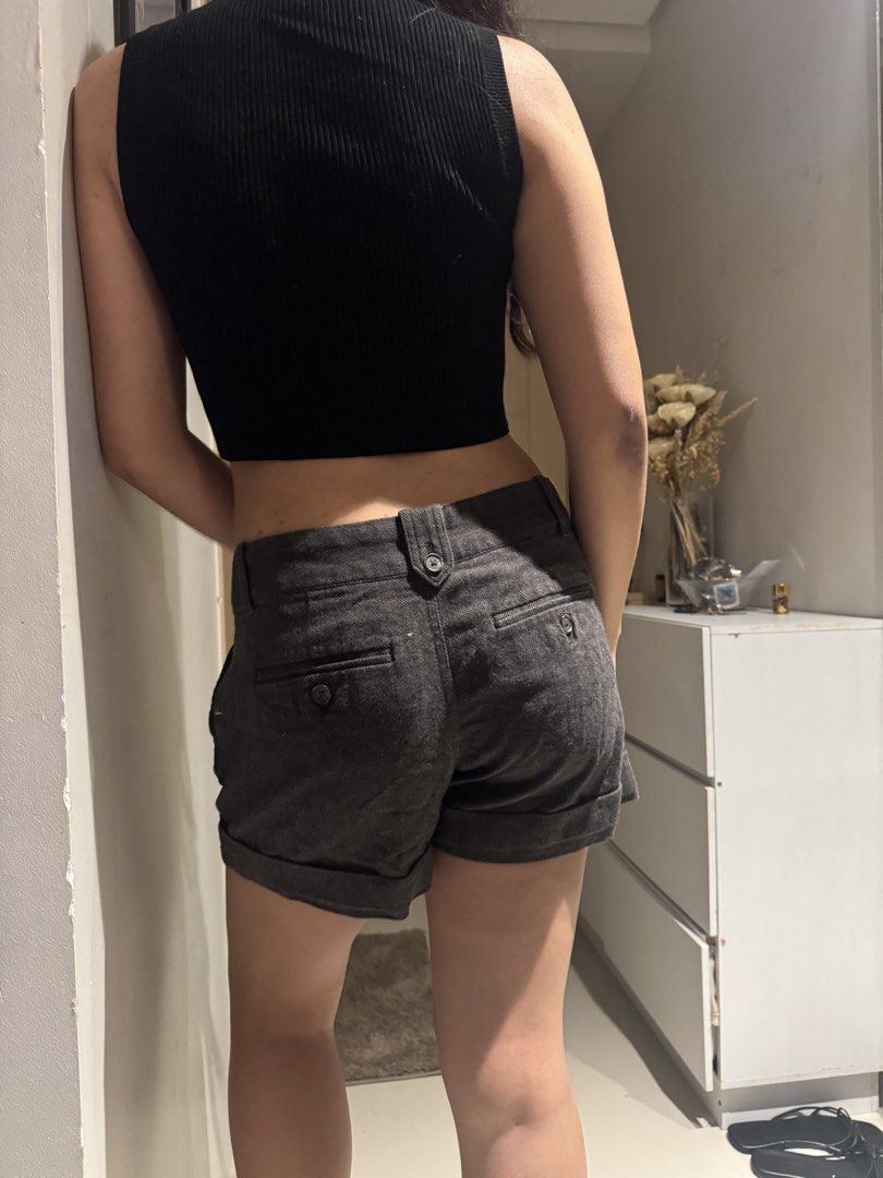 Dark Grey Tailored Shorts with Belt Loops (Category: Shorts) located in Makati City. Submitted by wearpy (Listing ID 1453608482, Image 2). Description: Model Info Height: 5'0 bust size: 32" waist: 27" hips: 36" - Dark grey tailored shorts - Classic herringbone pattern - Secure two-button front closure - Convenient belt loops - Stylish cuffed hem - Functional front and back pockets - Ideal for casual outfits.
