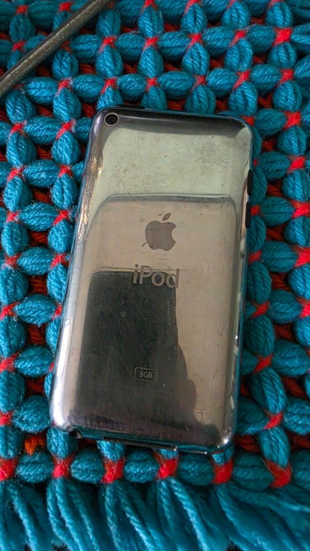 Defective ipod touch (Category: Other Gadgets) located in Cavite. Submitted by joolaes23 (Listing ID 1453434821, Image 2). Description: Defective ipod touch.