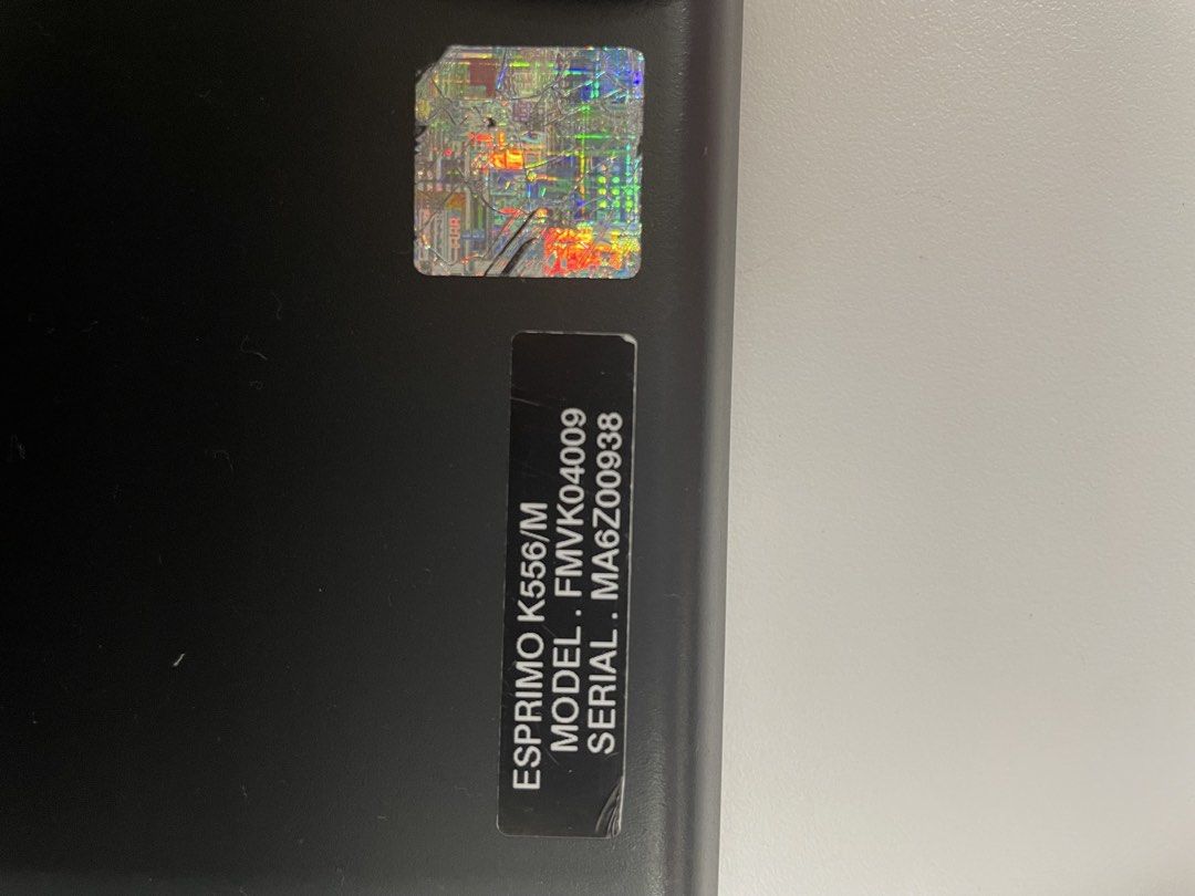 Desktop computer （分類：桌上電腦）位於 Hong Kong。 由 cookie2025 提交（商品編號 1453585747，圖片 2）。簡介： Model: FMVK04009. Product family: ESPRIMO K556/M. Display: 20-inch wide LCD, anti-glare, 1600×900。