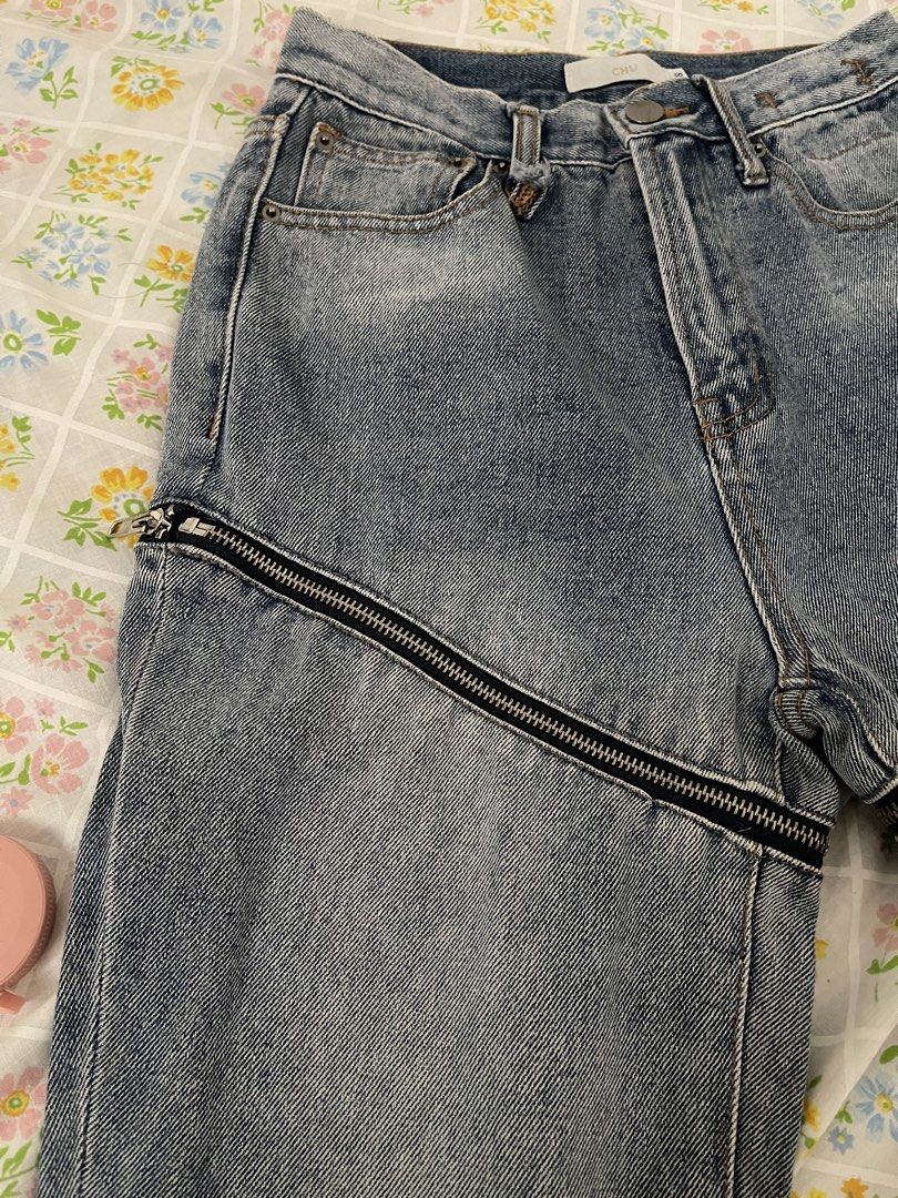 Detachable Denim Jeans (Category: Jeans) located in Santa Cruz, Pampanga. Submitted by httpschayo (Listing ID 1453456417, Image 3). Description: LAST PRICE LISTED SIZES (INCHES): Waist: 26 Length: 41.5 Leg Hole: 14 — detachable, pwede gawing shorts — working zipper — has 2 side pockets — has 2 back pockets ISSUE: may small stain sa likuran (refer sa photos above for reference).