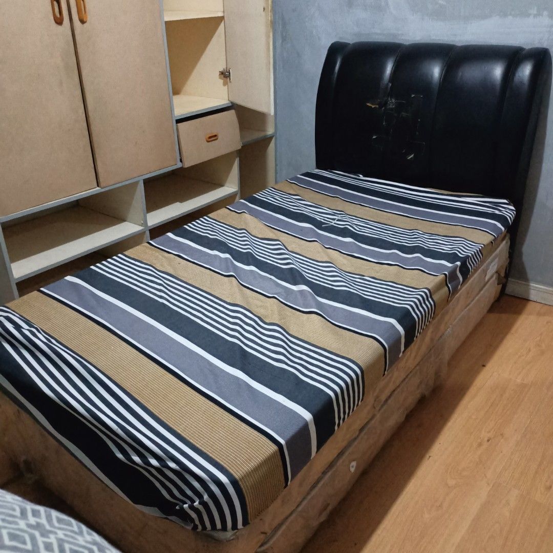 Dianes Pull-out Bed (Category: Bed Frames & Mattresses) located in Makati City. Submitted by crstnemrise (Listing ID 1453483131, Image 1). Description: .