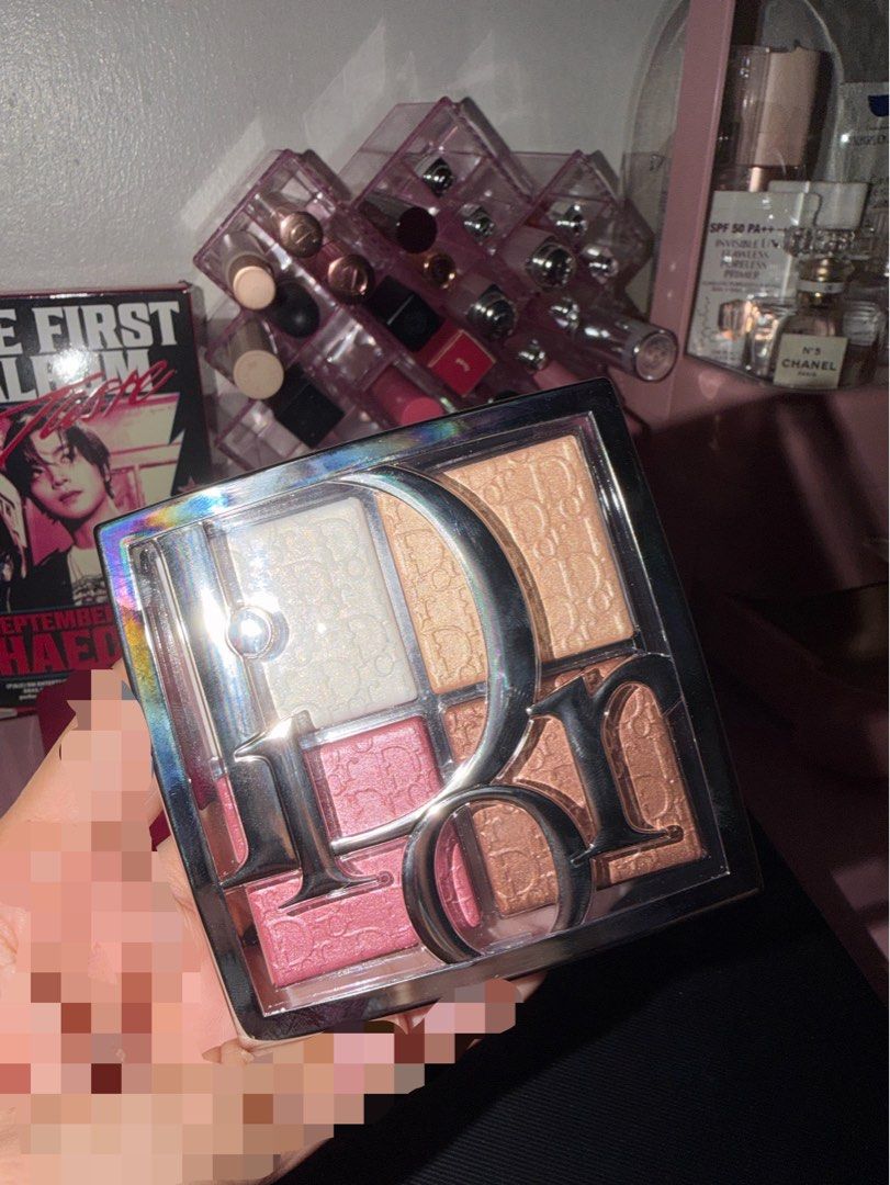 DIOR Backstage Glow Maximizer Palette (Category: Makeup) located in Manila. Submitted by helloimrenz (Listing ID 1453334871, Image 1). Description: - DIOR Backstage Glow Maximizer Palette - Multi-use highlighter and blush - Only used the white one (can provide photos and videos - RFS: I realized I wanted the other palette better.