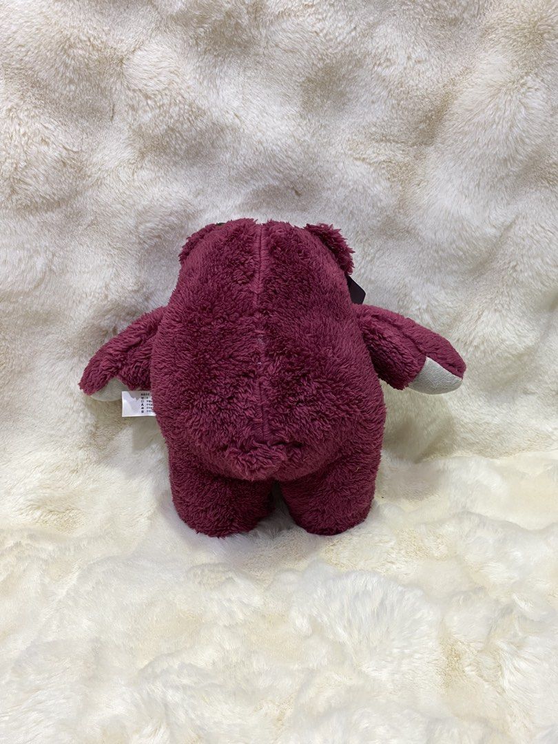 Disney Pixar Lotso Bear Plush Toy (Category: Plushies & Soft Toys) located in Kalibo. Submitted by ollie_stuffshop (Listing ID 1453609121, Image 2). Description: 24cm x 30cm Before you send your inquiries: ❗️Last Price is already posted ❗️Manage your expectations, WYSIWYG ❗️May need washing ❗️Shipping day is every Sunday - Authentic Lotso Huggin' Bear plush from Toy Story 3. - Incredibly soft and cuddly material. - Features the signature strawber