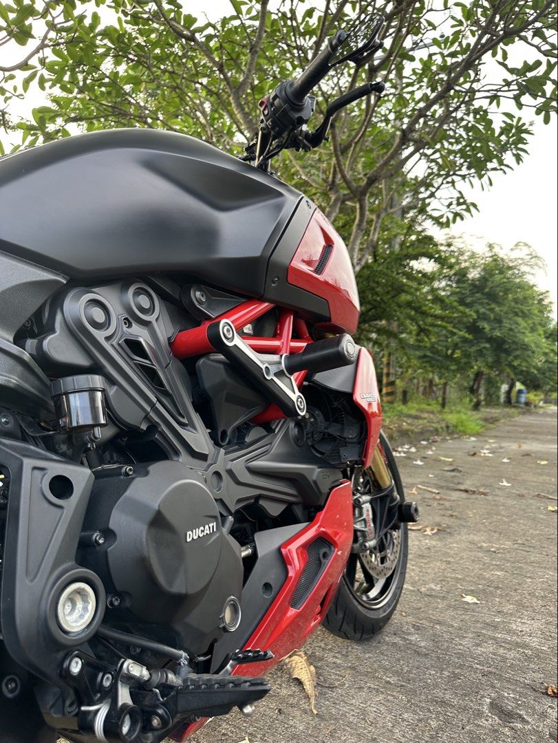 Ducati Diavel 1260s 2020 (Category: Motorbikes for Sale) located in San Fernando. Submitted by golden_pat.d (Listing ID 1453455376, Image 2). Description: Ducati Diavel 1260S 2020 - Ohlins suspension front and rear - Termignoni full exhaust - Brembo brakes - Pirelli Diablo Rosso III - Newly serviced/ Desmo (Heavy PMS) - Registered - New battery Ready for the road. Serious buyers only. ‼️FOR SALE / SWAP. Message me.‼️ 💰Price is negotiable for sur