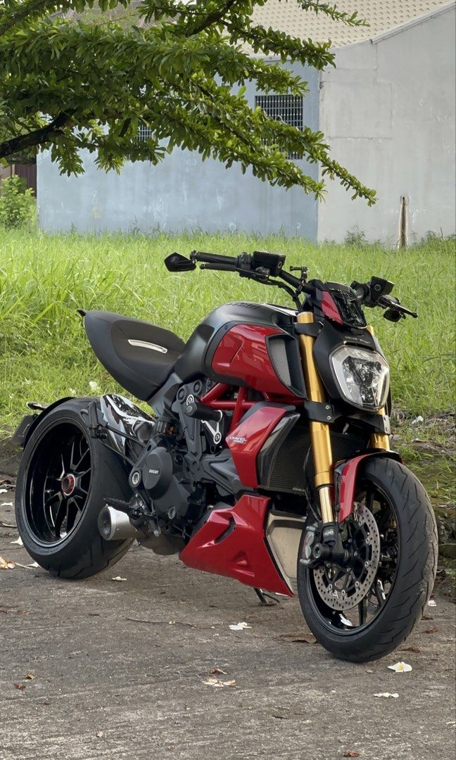 Ducati Diavel 1260s 2020 (Category: Motorbikes for Sale) located in San Fernando. Submitted by golden_pat.d (Listing ID 1453455376, Image 1). Description: Ducati Diavel 1260S 2020 - Ohlins suspension front and rear - Termignoni full exhaust - Brembo brakes - Pirelli Diablo Rosso III - Newly serviced/ Desmo (Heavy PMS) - Registered - New battery Ready for the road. Serious buyers only. ‼️FOR SALE / SWAP. Message me.‼️ 💰Price is negotiable for sur