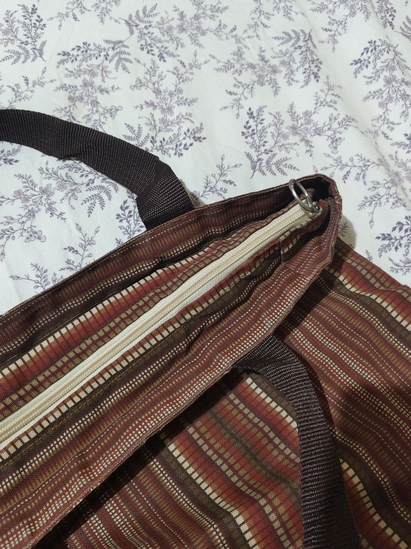 ethnic tote bag (Category: Luxury Bags & Wallets) located in Bulacan. Submitted by angel.decluttersx (Listing ID 1453523639, Image 2). Description: with zipper.