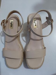 (Category: ) located in . Submitted by stashascloset (Listing ID 1453539490, Image 1). Description: .