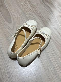 (Category: ) located in . Submitted by preloved.by.lita (Listing ID 1453610630, Image 1). Description: .