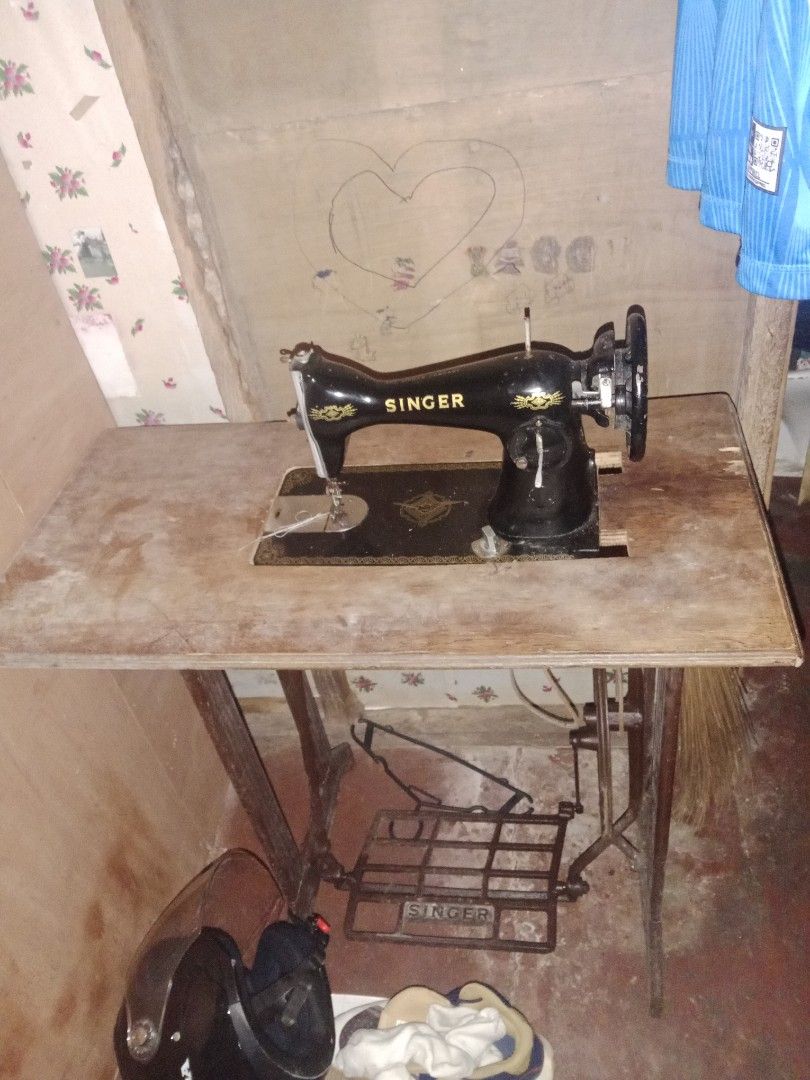 For Sale Singer Treadel sewing machine (Category: Other Home Appliances) located in Caloocan City. Submitted by warmshark_868e07 (Listing ID 1453561080, Image 3). Description: For Sale Singer treadel Sewing Machine No issue 3.2k price loc caloocan city.