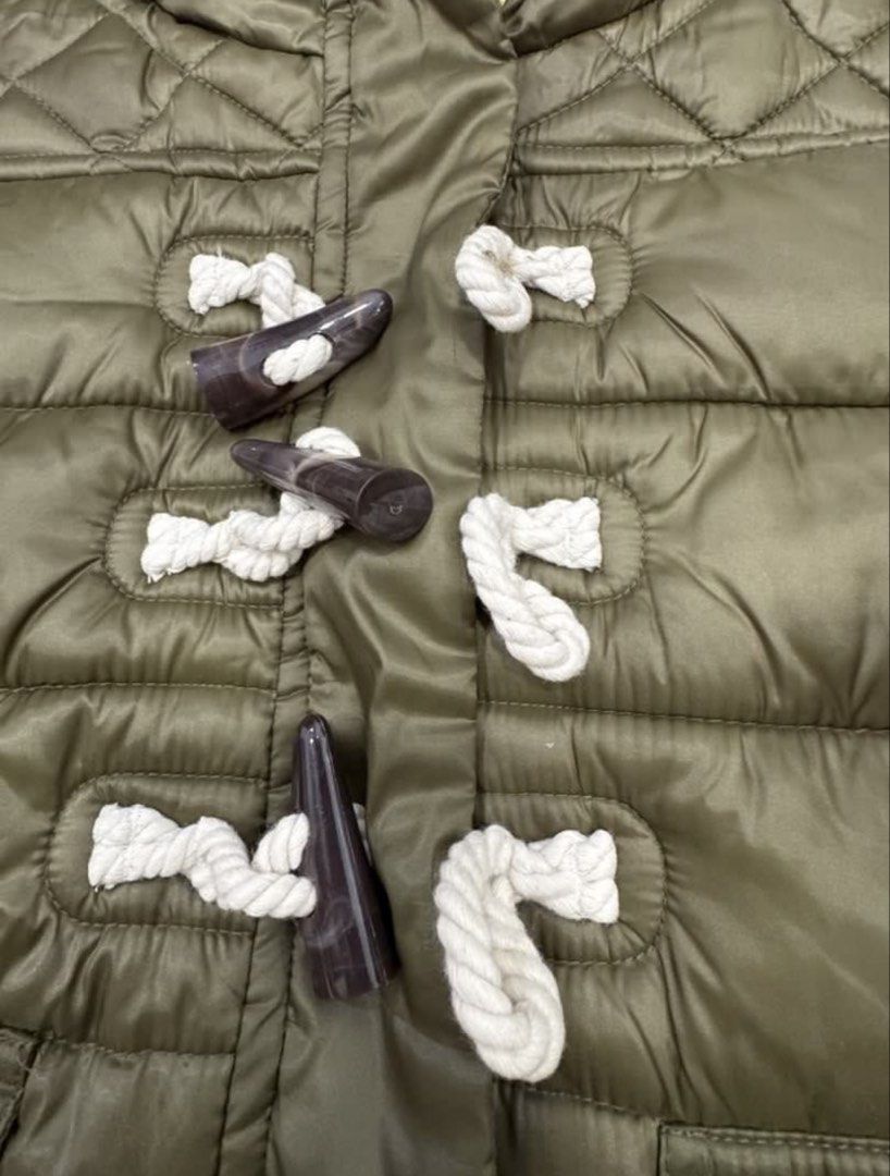 GAP winter jacket (Category: Babies & Kids Fashion) located in Singapore. Submitted by popsie (Listing ID 1453433304, Image 3). Description: Size runs big. Self collect at Punggol or arrange courier for collection. .