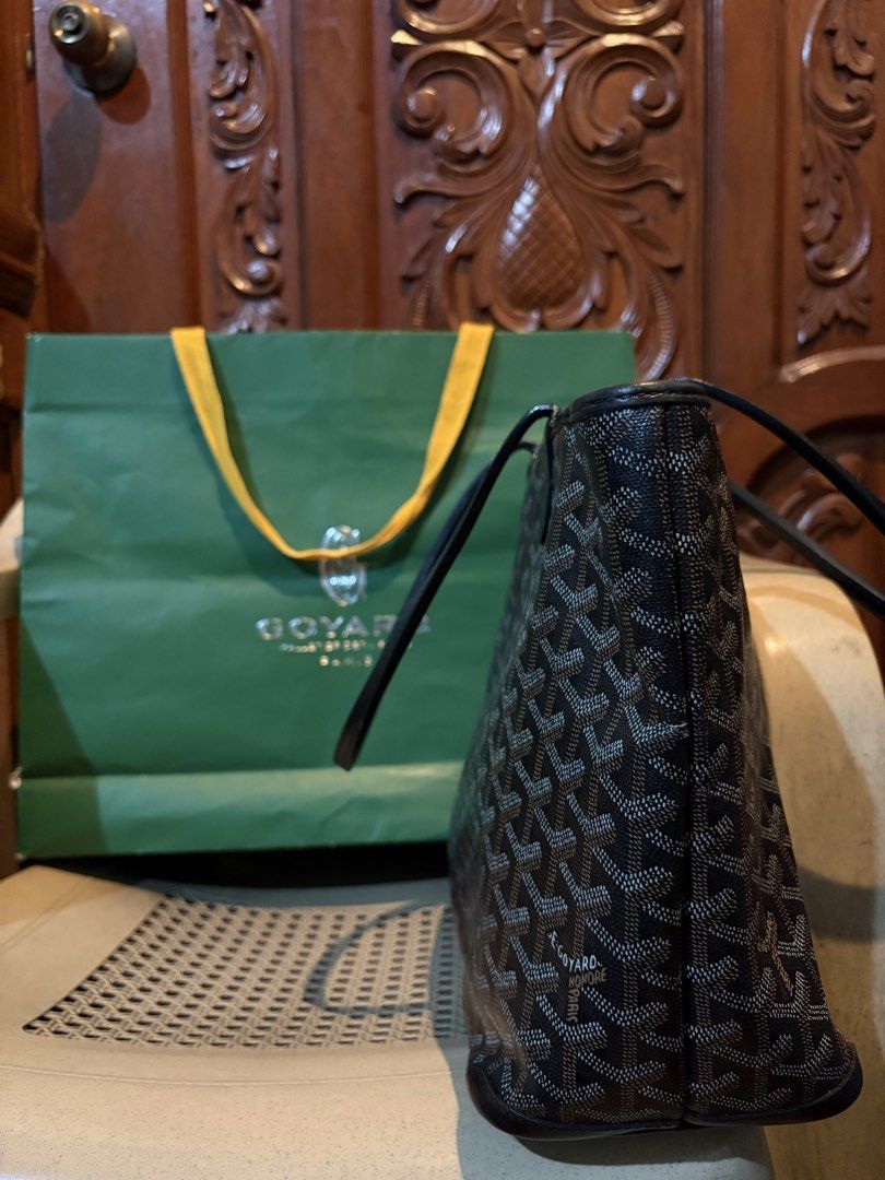 Goyard Artois Bag (Category: Luxury Bags & Wallets) located in Quezon City. Submitted by ellemss (Listing ID 1453596065, Image 2). Description: - RFS: need funds - Good condition - Comes with entrupy and paper bag, but generic dust bag.