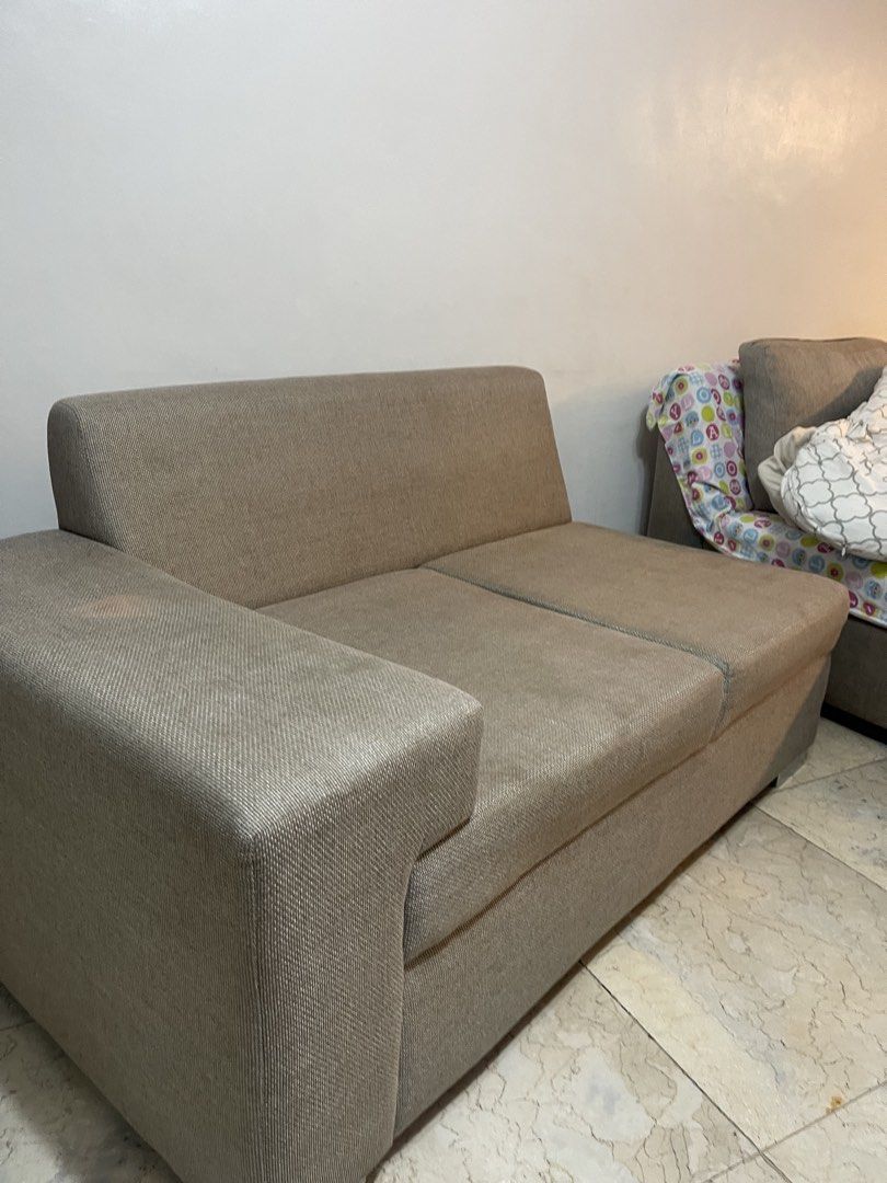 Grey L-shaped Sectional Sofa with Chaise (Category: Sofas) located in Pasig City. Submitted by rudyrichiemanila (Listing ID 1453594958, Image 3). Description: - Grey L-shaped sectional sofa - Message for more details.