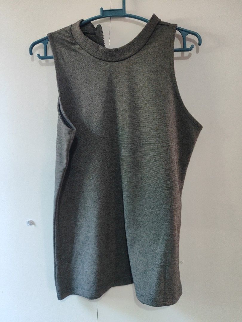 Grey Sleeveless Vest with Zipper (Category: Sleeveless) located in Cavite. Submitted by marosa0121 (Listing ID 1453621300, Image 1). Description: - Grey sleeveless vest - Front zipper closure - Soft jersey or cotton blend material - Ideal for layering or wearing on its own - Simple and versatile design.