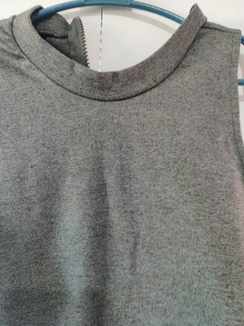 Grey Sleeveless Vest with Zipper (Category: Sleeveless) located in Cavite. Submitted by marosa0121 (Listing ID 1453621300, Image 2). Description: - Grey sleeveless vest - Front zipper closure - Soft jersey or cotton blend material - Ideal for layering or wearing on its own - Simple and versatile design.