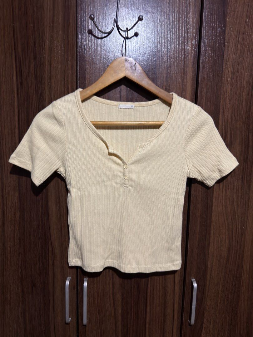 GU Butter Yellow Knitted Top (Category: Blouses) located in Cavite. Submitted by rrppreloved (Listing ID 1453572385, Image 2). Description: XS-S GU brand.
