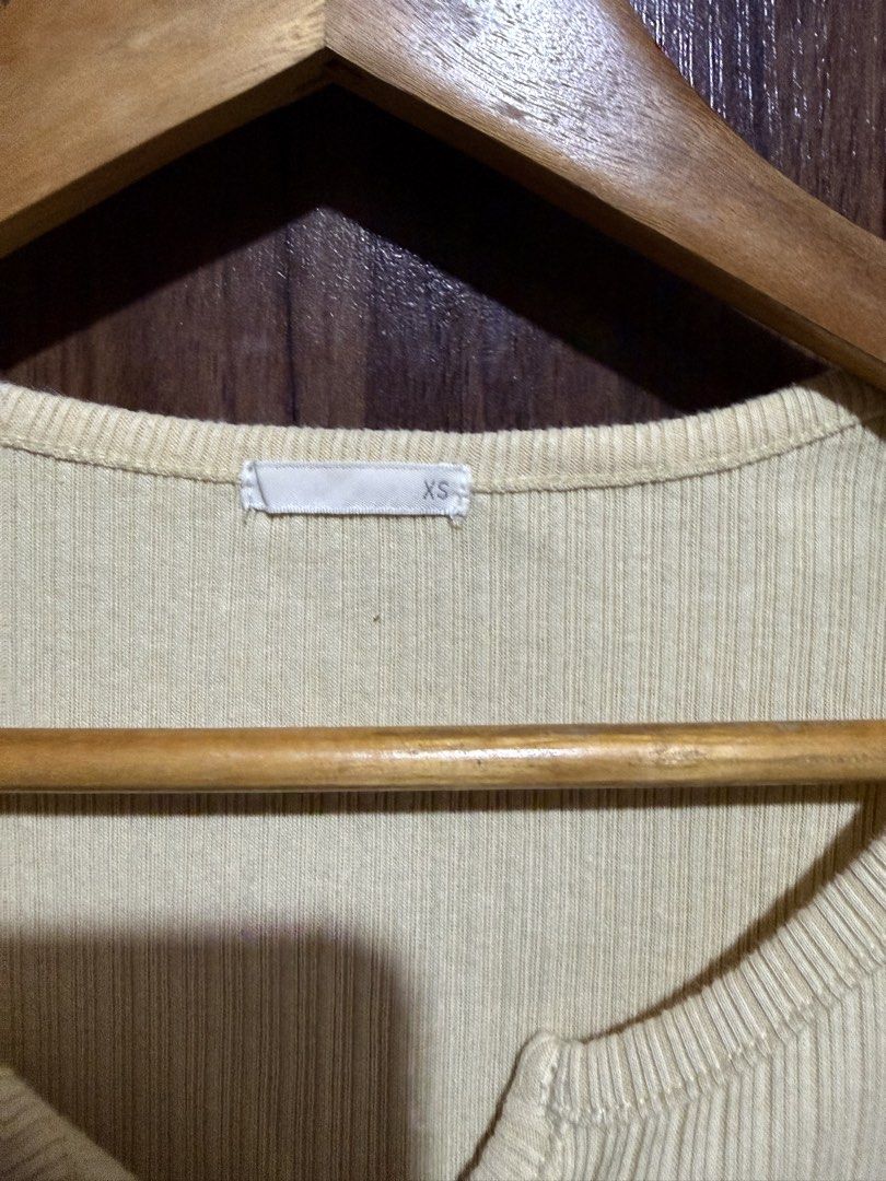 GU Butter Yellow Knitted Top (Category: Blouses) located in Cavite. Submitted by rrppreloved (Listing ID 1453572385, Image 3). Description: XS-S GU brand.