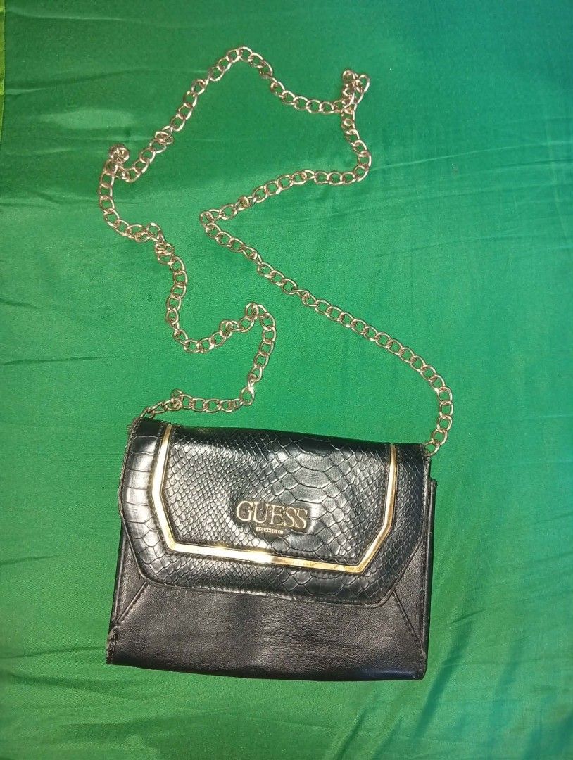 Guess Mini Bag (Category: Luxury Bags & Wallets) located in Manila. Submitted by riri_blossom (Listing ID 1453504454, Image 1). Description: GUESS AUTH.