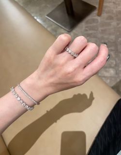 (Category: ) located in . Submitted by japanandsingaporeluxepreloved (Listing ID 1453442925, Image 1). Description: .