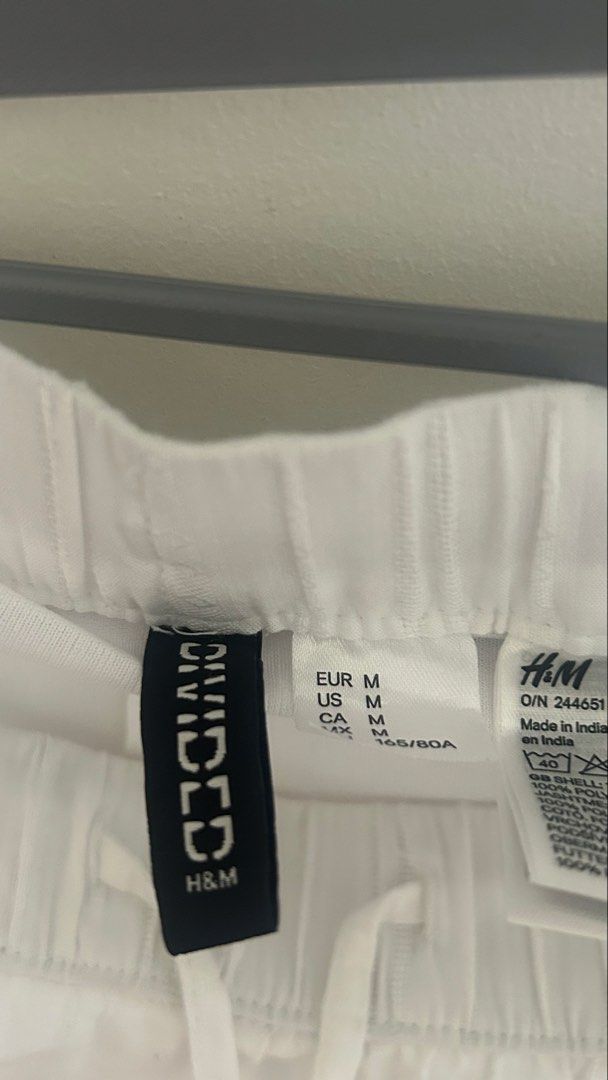 h&m divided white tiered mini skirt (Category: Skirts) located in San Fernando. Submitted by artofdeclut (Listing ID 1453489225, Image 2). Description: for inquiries, feel free to send in message : ) mode of payment via Maya/GoTYME/GCash mode of delivery via JNT.