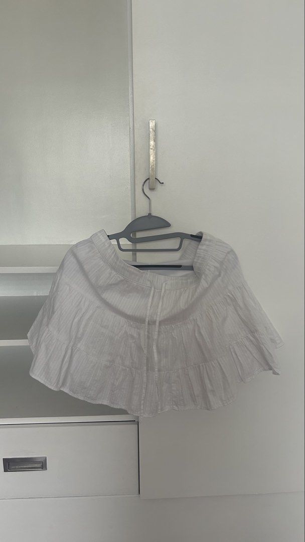 h&m divided white tiered mini skirt (Category: Skirts) located in San Fernando. Submitted by artofdeclut (Listing ID 1453489225, Image 1). Description: for inquiries, feel free to send in message : ) mode of payment via Maya/GoTYME/GCash mode of delivery via JNT.