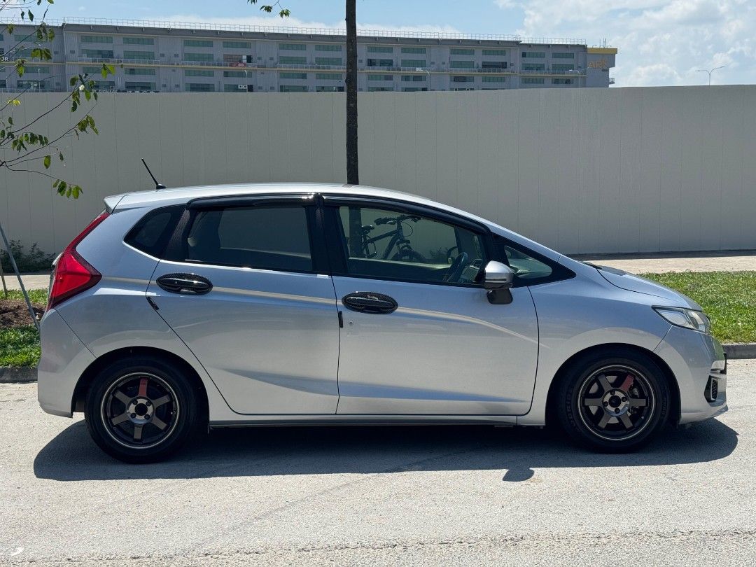 Honda Jazz 1.3 (A) (Category: Used Cars) located in Singapore. Submitted by preciseauto (Listing ID 1453550126, Image 2). Description: 🔥🔥BOSS SAY ALL MUST GO CLEARANCE SALE🔥🔥 🚨CHEAPEST CARS IN THE MARKET🚨 🚘$500 DRIVEAWAY🚘 🏦LOWEST INTEREST FROM 1.48%🏦 🟢1 YEAR WARRANTY🟢 🔧FREE 1 YEAR SERVICING🔧 🏬 Vehicle 120 Points INSPECTION CHECK By In House Workshop BEFORE we put them for SALE 🚕 PHV Drivers Welcomed 🔁 High Trade In Value ‼️ 🌟 20